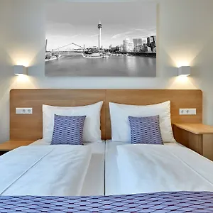 Отель Mcdreams Duesseldorf-city **